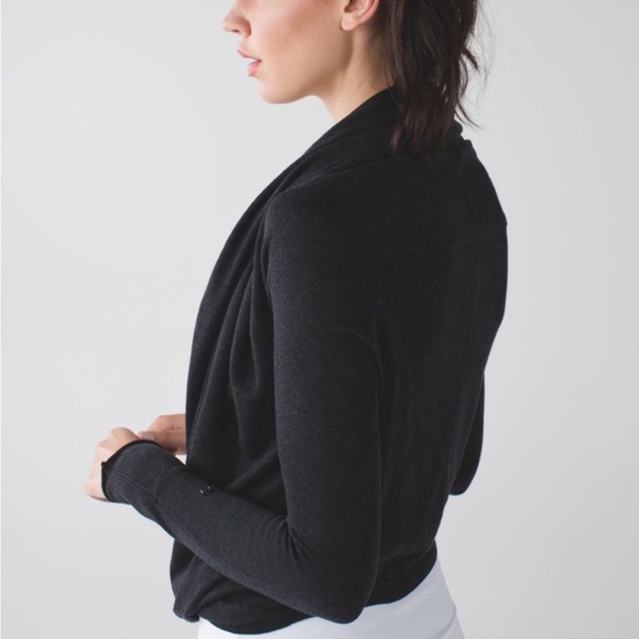 Lululemon Iconic Wrap Dark Gray Long Sleeve Shirt Crop Sz XS -Small Thumb Holes - Picture 15 of 16